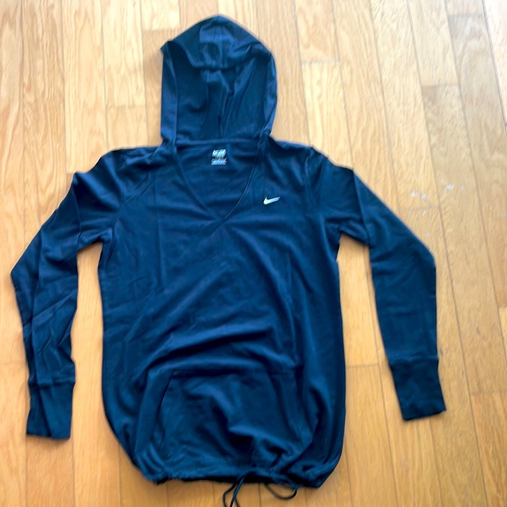 Nike hoodie with pockets. Never worn.